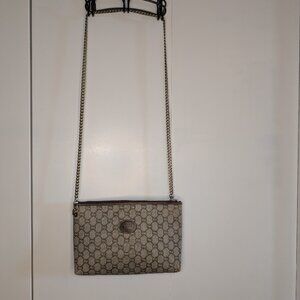 COA Gucci Plus Clutch Bag & Unbranded Chain